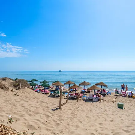 Апартаменти Soek La Romana Seafront
